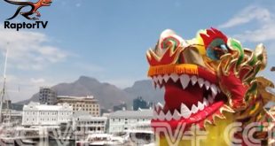 Číňané žijící v zahraničí vítají rok Draka v Cape Town Nejdřív musíme koupit nějaké dekorace do svého domu...